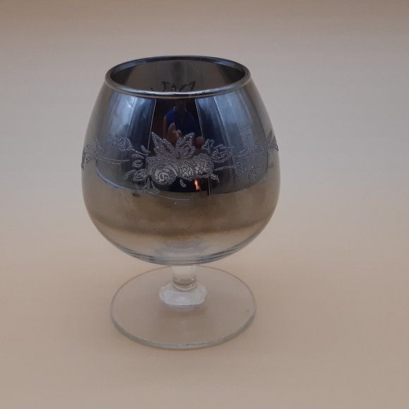 Two Mirrored Wine Glasses or Chalices - Picture 7 of 11